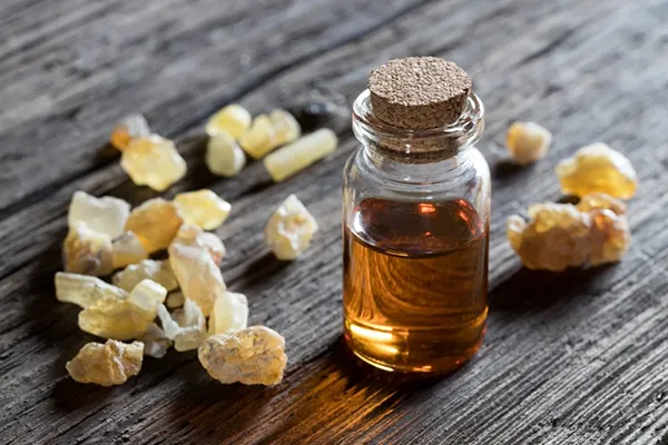 خواص درمانی روغن سقز