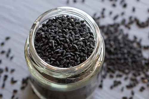 بررسی مضرات سیاهدانه در افراد بالای 8 سال